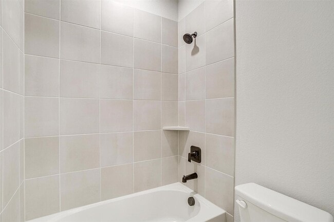 Building Photo - Stylish, Upgraded 3-bedroom, 2.5 bathroom ...