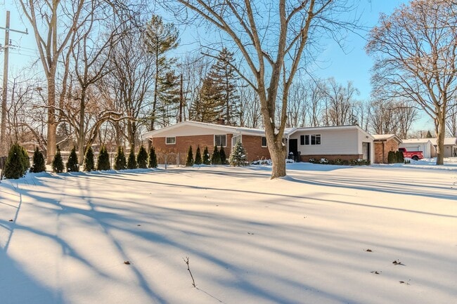 Building Photo - Charming & Updated 3-Bedroom Home for Lease in Birmingham