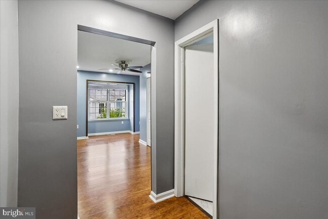 Building Photo - 2867 Shepperton Terrace