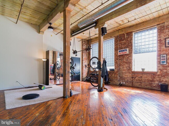 Primary Photo - 1100 Shackamaxon St