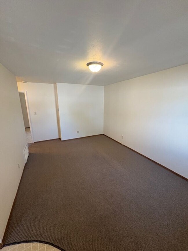Building Photo - 200 Matilda St