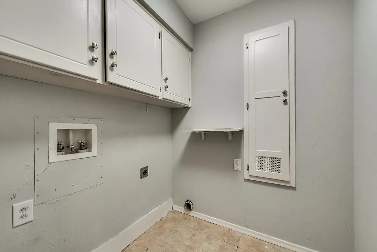 Building Photo - 5806 Everglade Rd