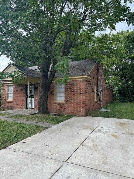 Building Photo - 769 Hilton St