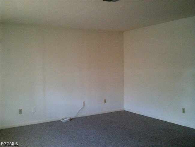 Building Photo - 1405 Juddale St E