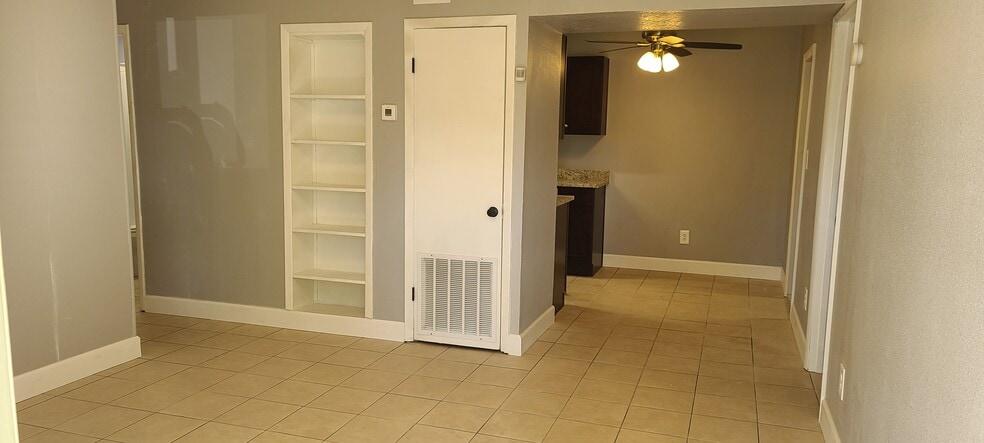 Building Photo - 4691 Pleasant Valley Ct