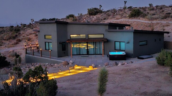 Building Photo - New build ready for move in