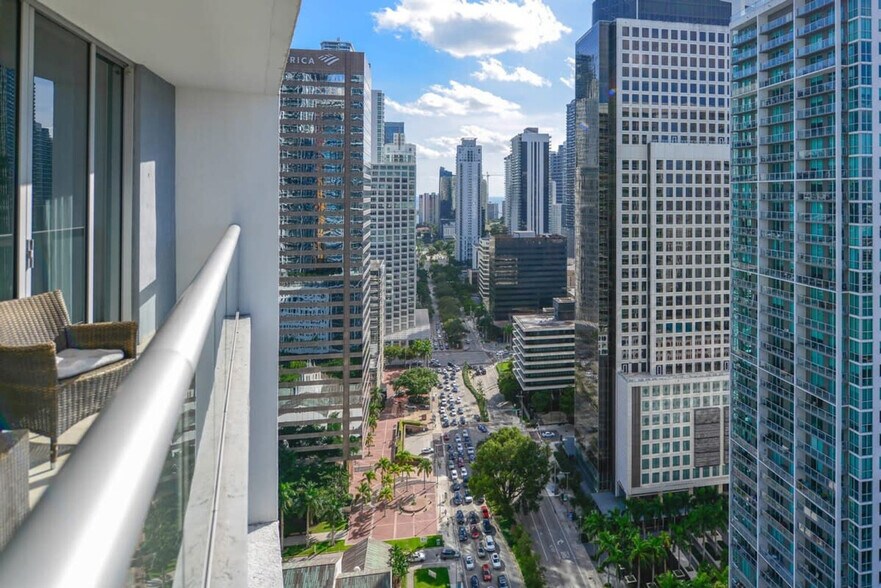 Building Photo - 485 Brickell Ave