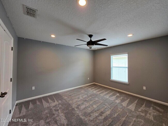 Building Photo - 180 Thornloe Dr