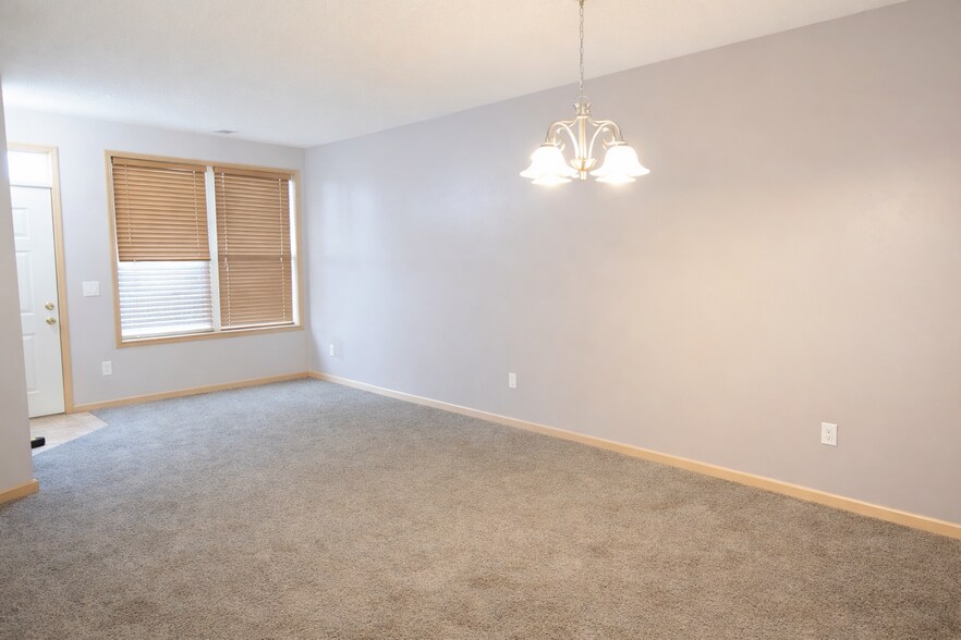 Building Photo - 1908 Shamrock Pl