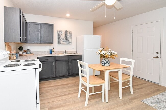 Building Photo - 3 Bedroom, Single-story Townhomes for rent...