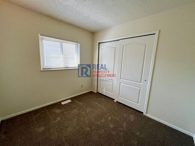 Building Photo - 4945 Marabou Way