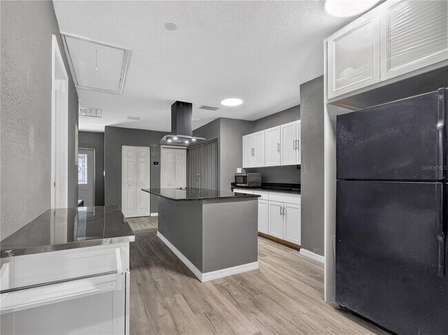 Building Photo - 465 Rio Grande Ln