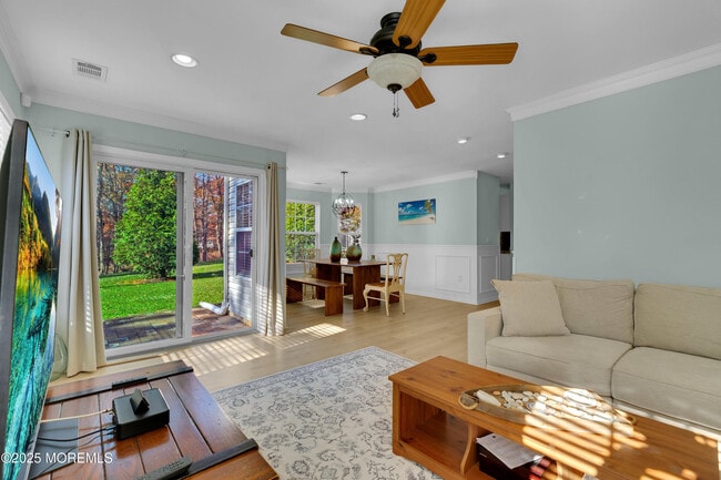 Building Photo - 11 Saratoga Ct