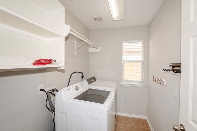 Building Photo - 863 Sierra Brook Ln