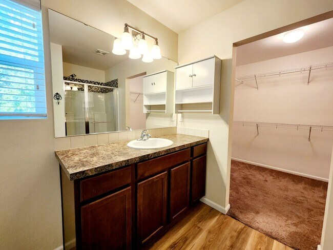Building Photo - Prime Amber Skyline Home for Lease: Comfort and Convenience Await