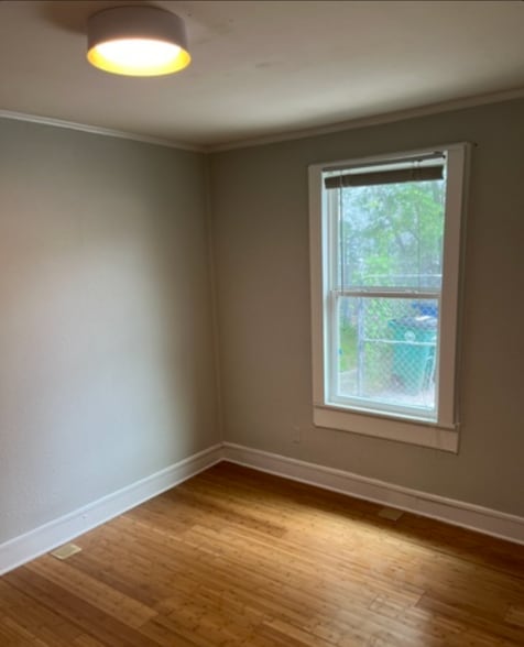 Building Photo - 1904 E 10th St