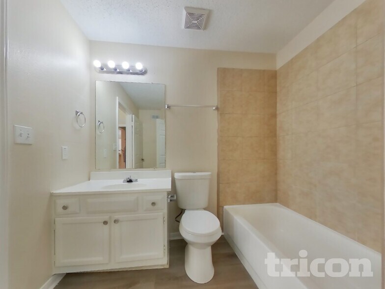 Building Photo - 3259 Jorns St