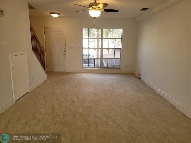 Building Photo - 2828 Edgehill Ln