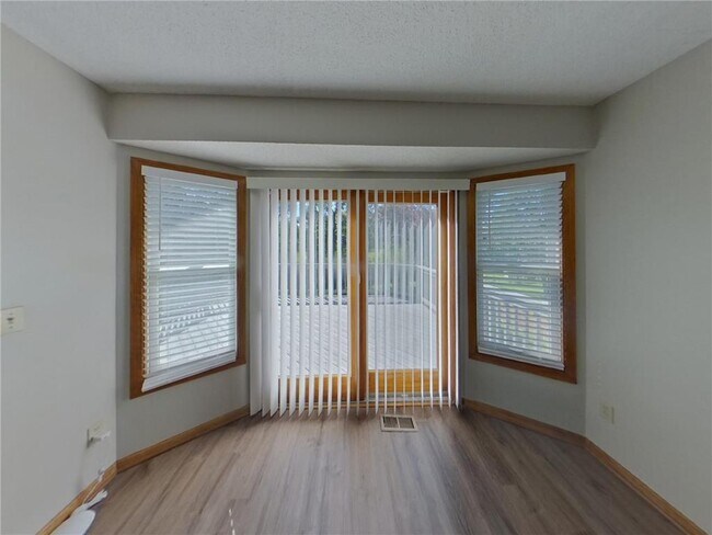 Building Photo - 1407 Primrose Ln