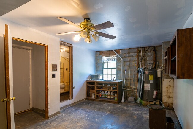 Building Photo - 2865 Old Thomson Rd