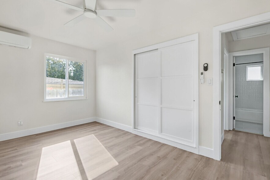 ample storage - 9213 Earl St