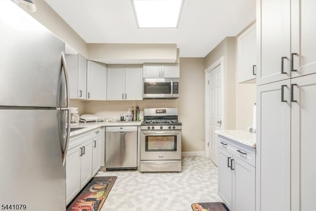 Building Photo - 640 Desota Dr