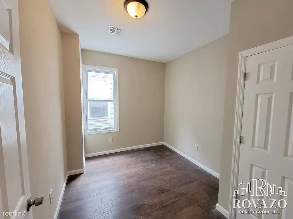 Building Photo - 662 Grove St