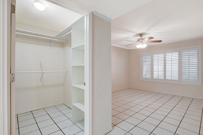 Building Photo - AMERICANA Property Mgmt - Gated 1st floor ...