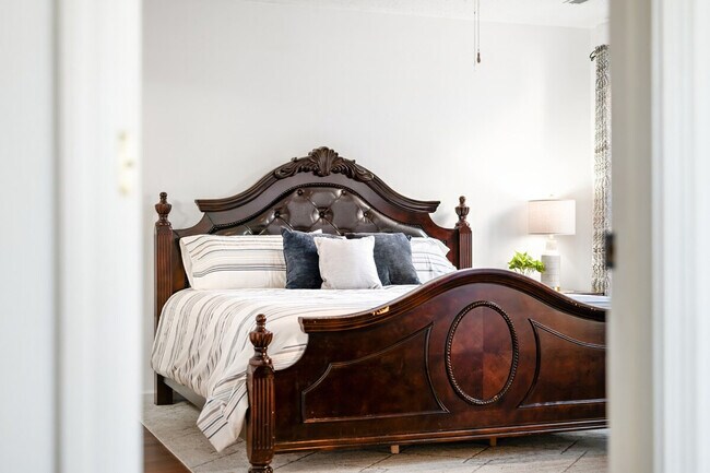 Building Photo - 2386 Meadow Bend Dr