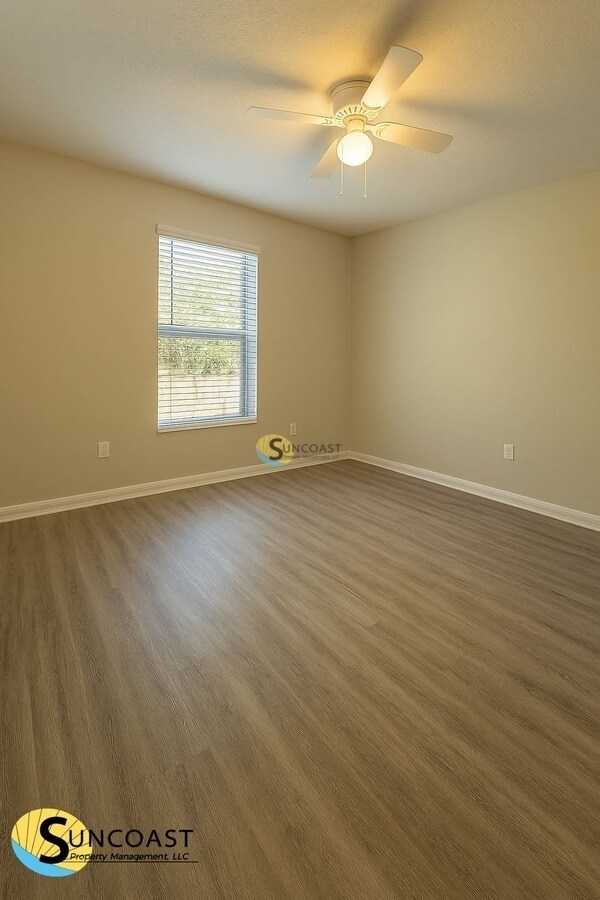 Building Photo - 10 Spruce Pl