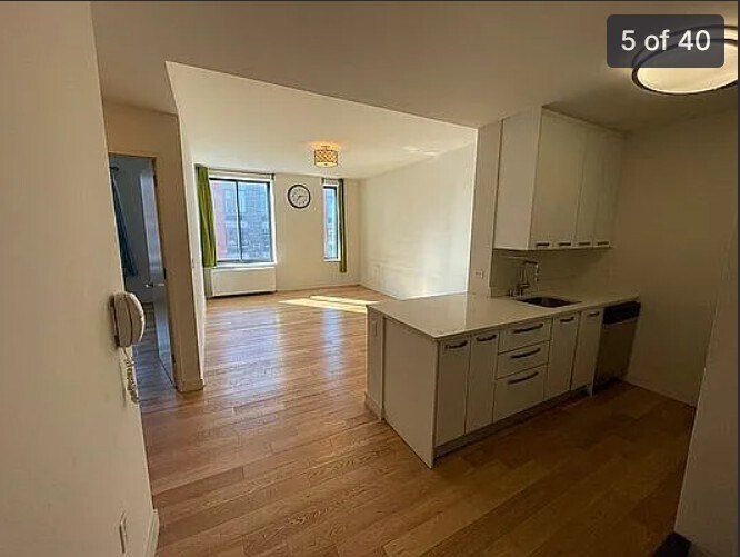 Living Room - 8 Vanderbilt Ave