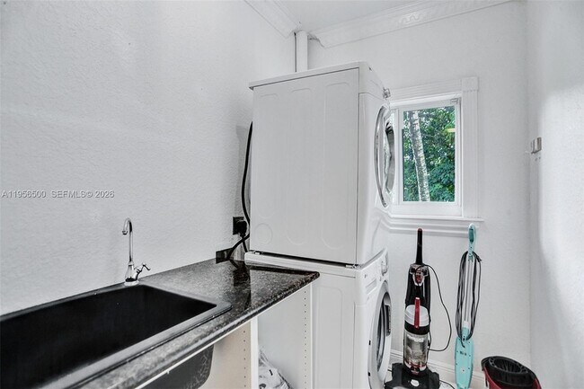 Building Photo - 4750 SW 128th Ave