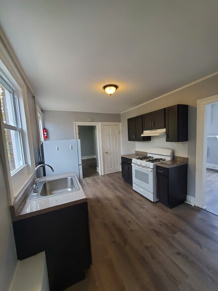 Building Photo - 177 W Parmenter St