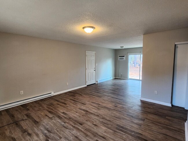 Building Photo - 408 Sheila St