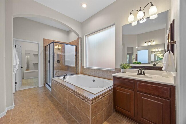 Building Photo - 1303 Quiet Creek Dr