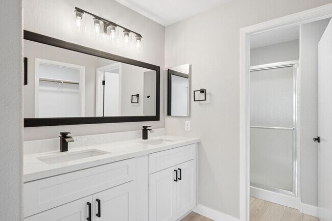 Building Photo - 40130 N Costa Del Sol Dr