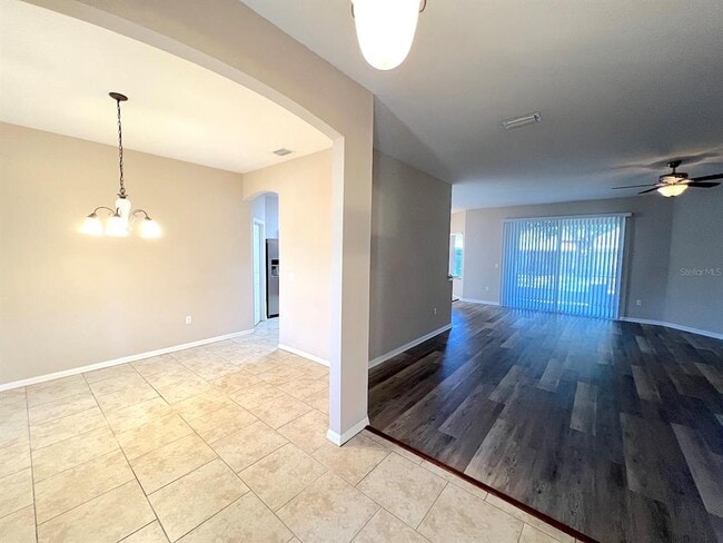 Building Photo - 7 Zither Ct