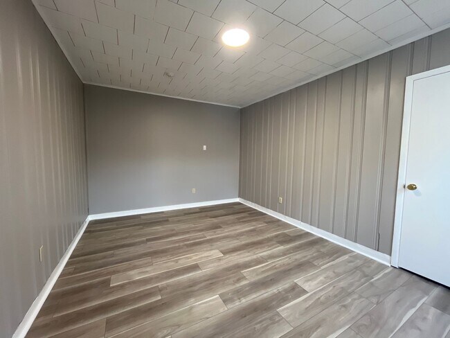 Building Photo - 1222 Main St