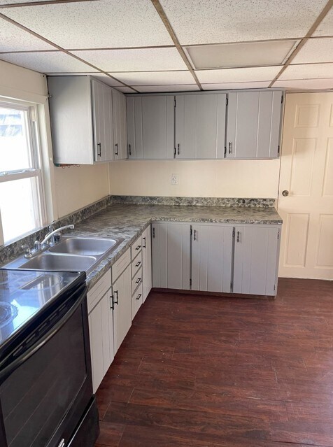 Building Photo - 209 Park Dr