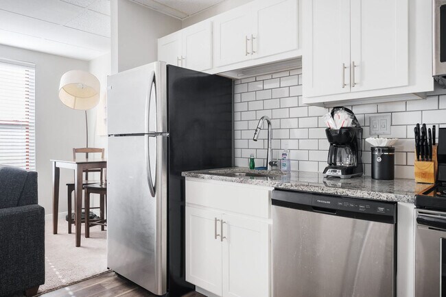 Building Photo - 615 N East St