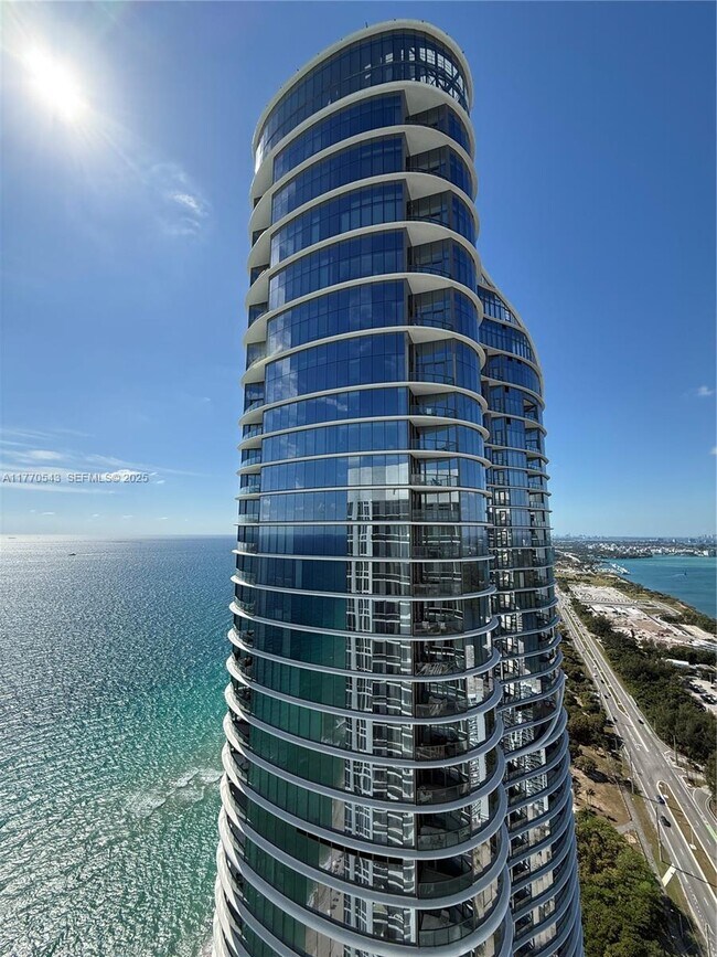 Building Photo - 15811 Collins Ave