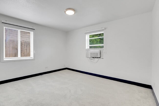 Building Photo - $2,850 - 3 Bed, 2 Bath Updated Home in Den...