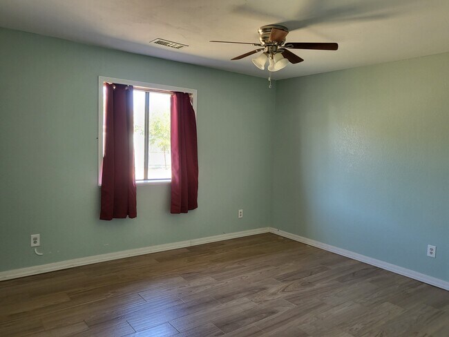 Building Photo - 3620 N Treasure Dr