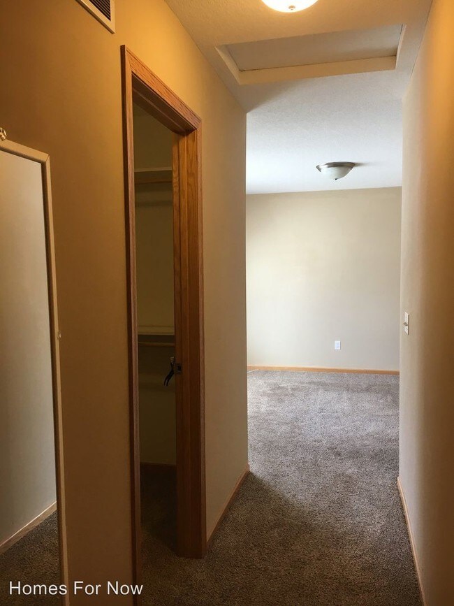 Building Photo - 3 br, 2.5 bath House - 831 Glen Terrace