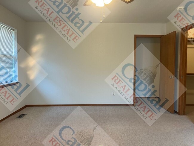 Building Photo - Country Beauty