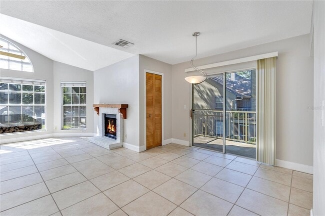 Building Photo - 955 Forest Ridge Ct