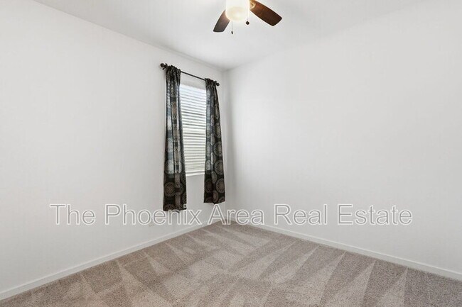 Building Photo - 40643 W Shaver Dr