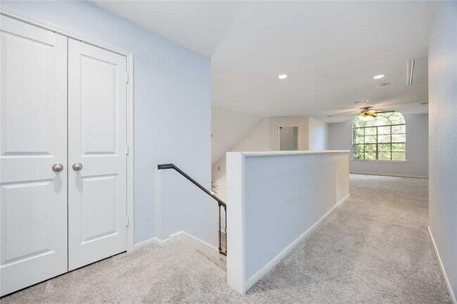Building Photo - 11 Alden Glen Ct
