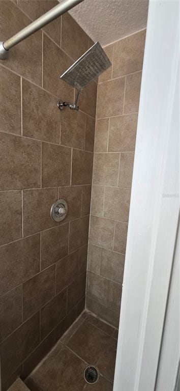 Building Photo - 1500 Roscomare Ave