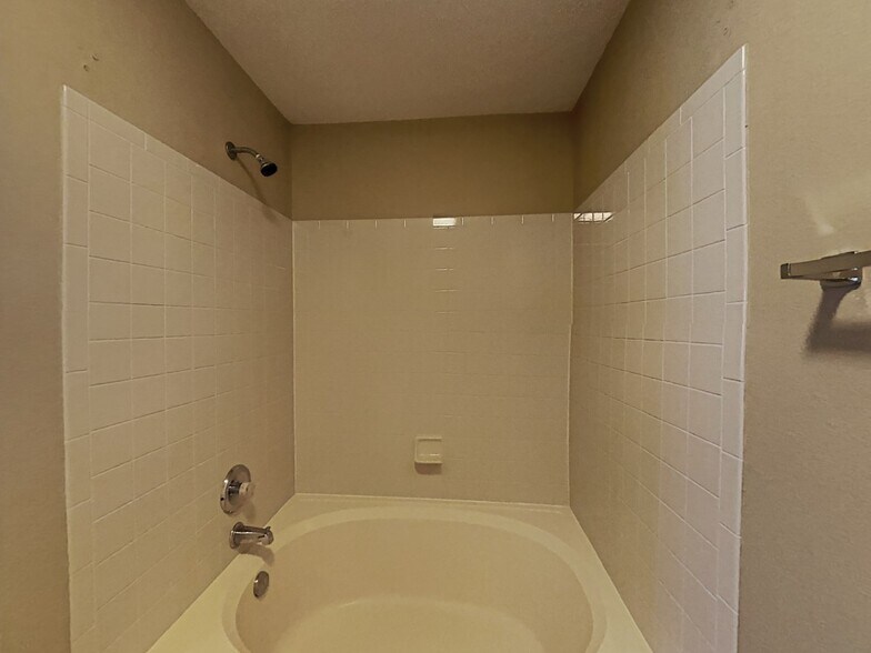 Building Photo - 10099 Weeping Cherry Dr